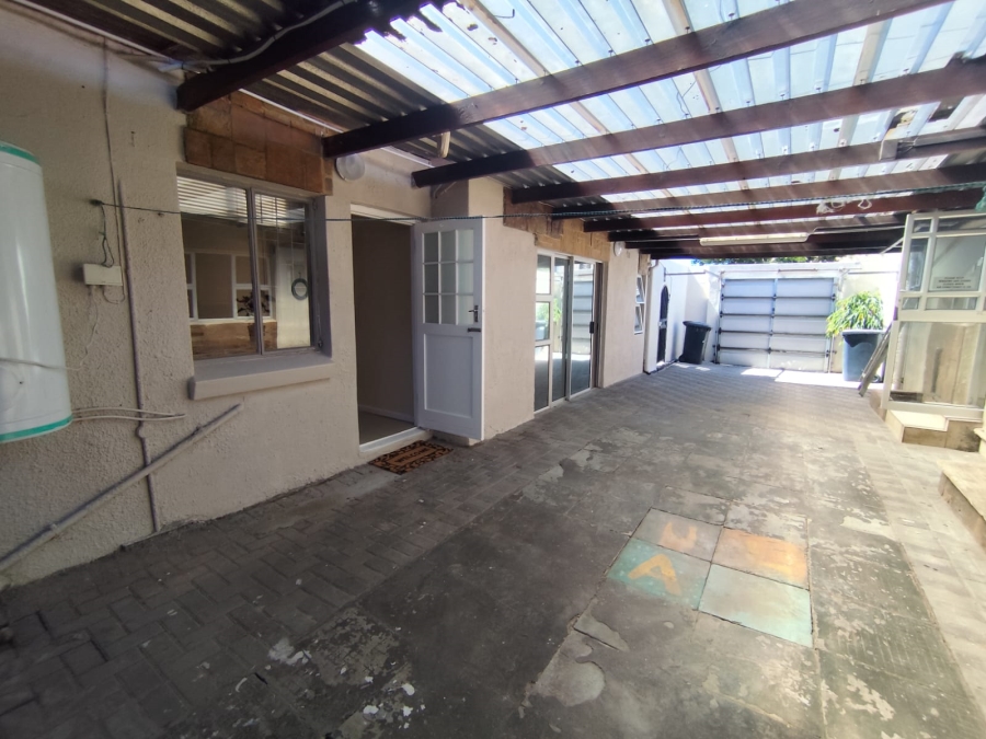 To Let 2 Bedroom Property for Rent in Athlone Western Cape